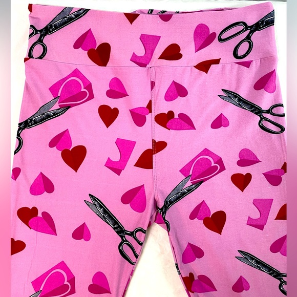 LuLaroe Leggings (T&C) NWOT 3 pr bundle pink hearts scissor red hearts fit 12-18 - Picture 3 of 16